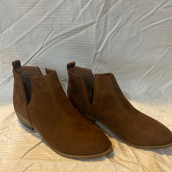 Journee Collection Shoes - Journee Collection Womens Rimi Pull On Stacked Heel Booties